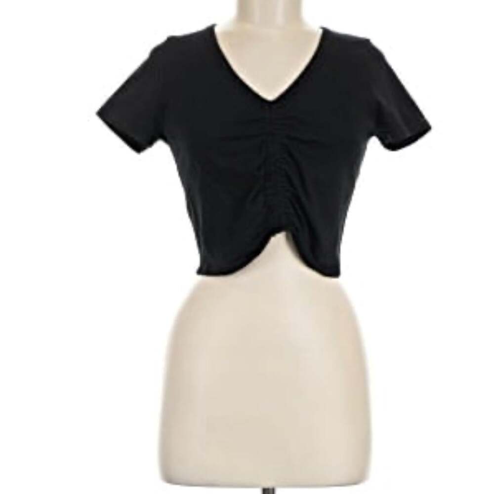 Aritzia Women's Black T-shirt